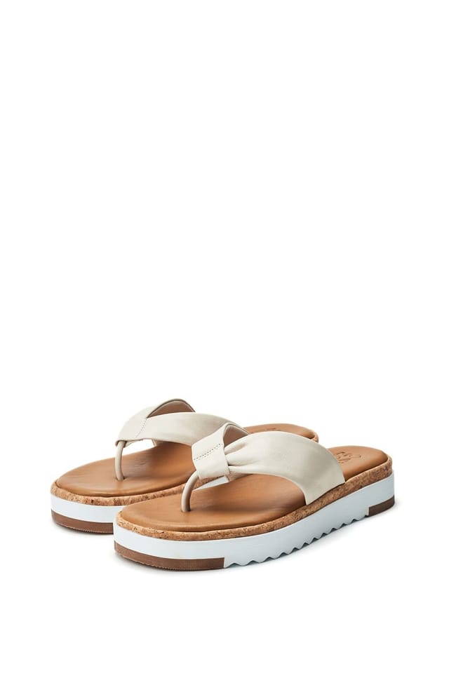 Moda In Pelle Moda In Pelle Women's 'Kadence' Leather Sandals in Off-White - 2