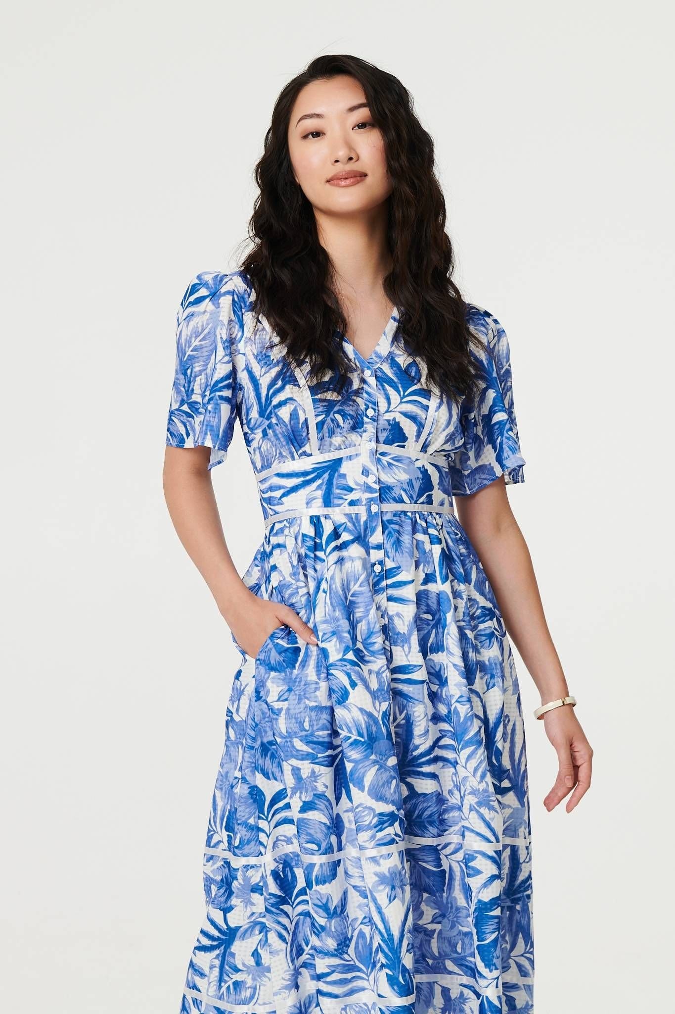 Izabel London Izabel London Women's Leaf Print 1/2 Sleeve Tiered Midi Dress in Blue - 4