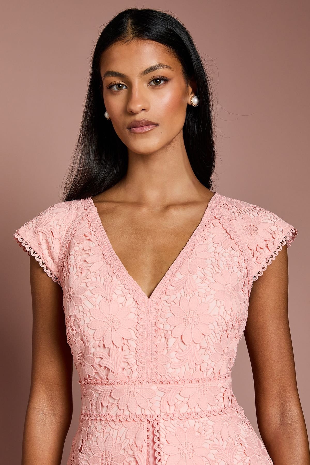 Coast Coast Women's Petite V Neck Lace Bodice Peplum Midi Dress in Blush - 4