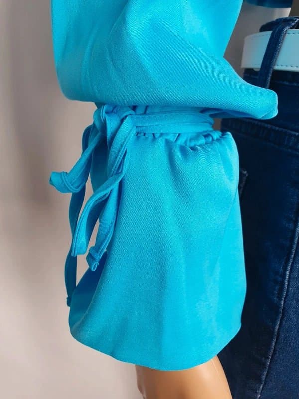 ASOS New!! ASOS, Blue cropped blazer with padded shoulders and a single-button closure