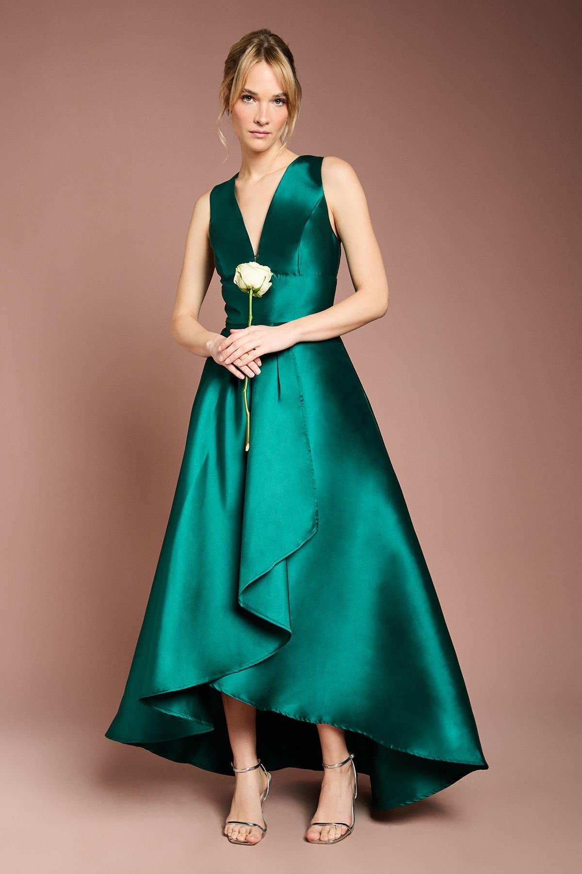 Coast Coast Women's Honoured Sleeveless Plunge Waterfall Twill Maxi Bridesmaid Dress in Emerald