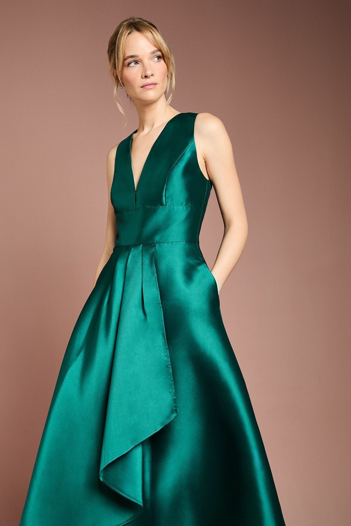 Coast Coast Women's Honoured Sleeveless Plunge Waterfall Twill Maxi Bridesmaid Dress in Emerald - 2