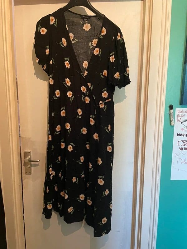 New Look Size 18 daisy print midi dress from new look - 1