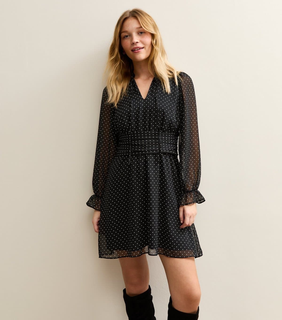 New Look Women's Black Polka Dot Waisted Chiffon Mini Dress New Look