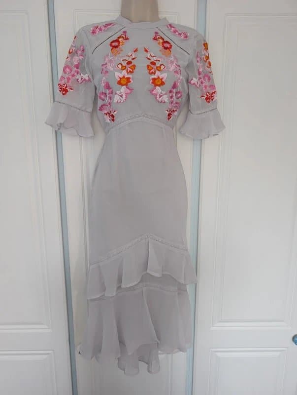 Hope & Ivy Hope & Ivy tiered midi dress in grey size 6