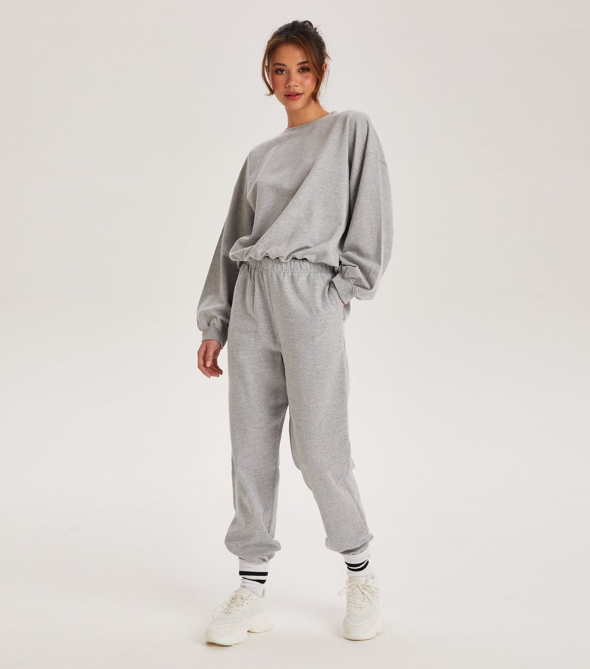Urban Bliss Women's Pale Grey Crew Neck Long Balloon Sleeve Sweatshirt Urban Bliss New Look - 4