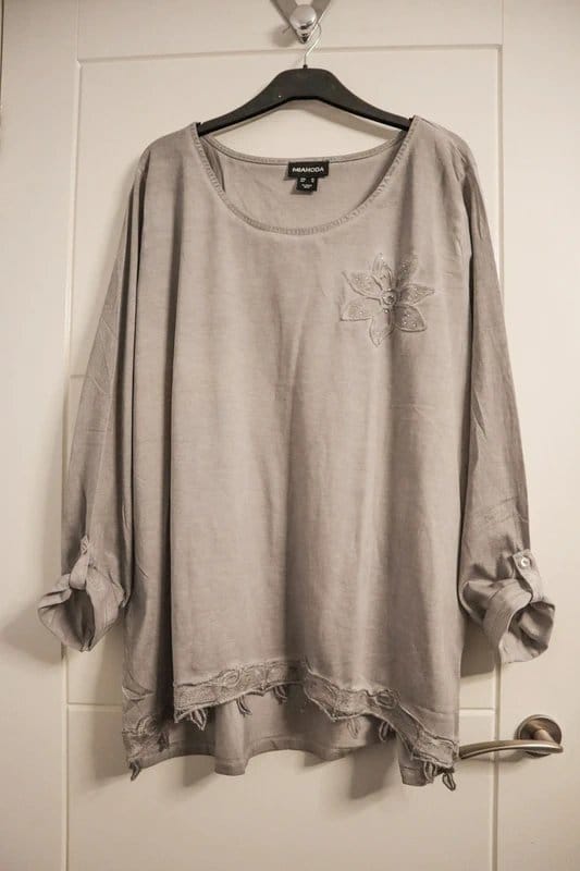 Mia moda Mia Moda Size 24 Stone embroidered tunic top - 1