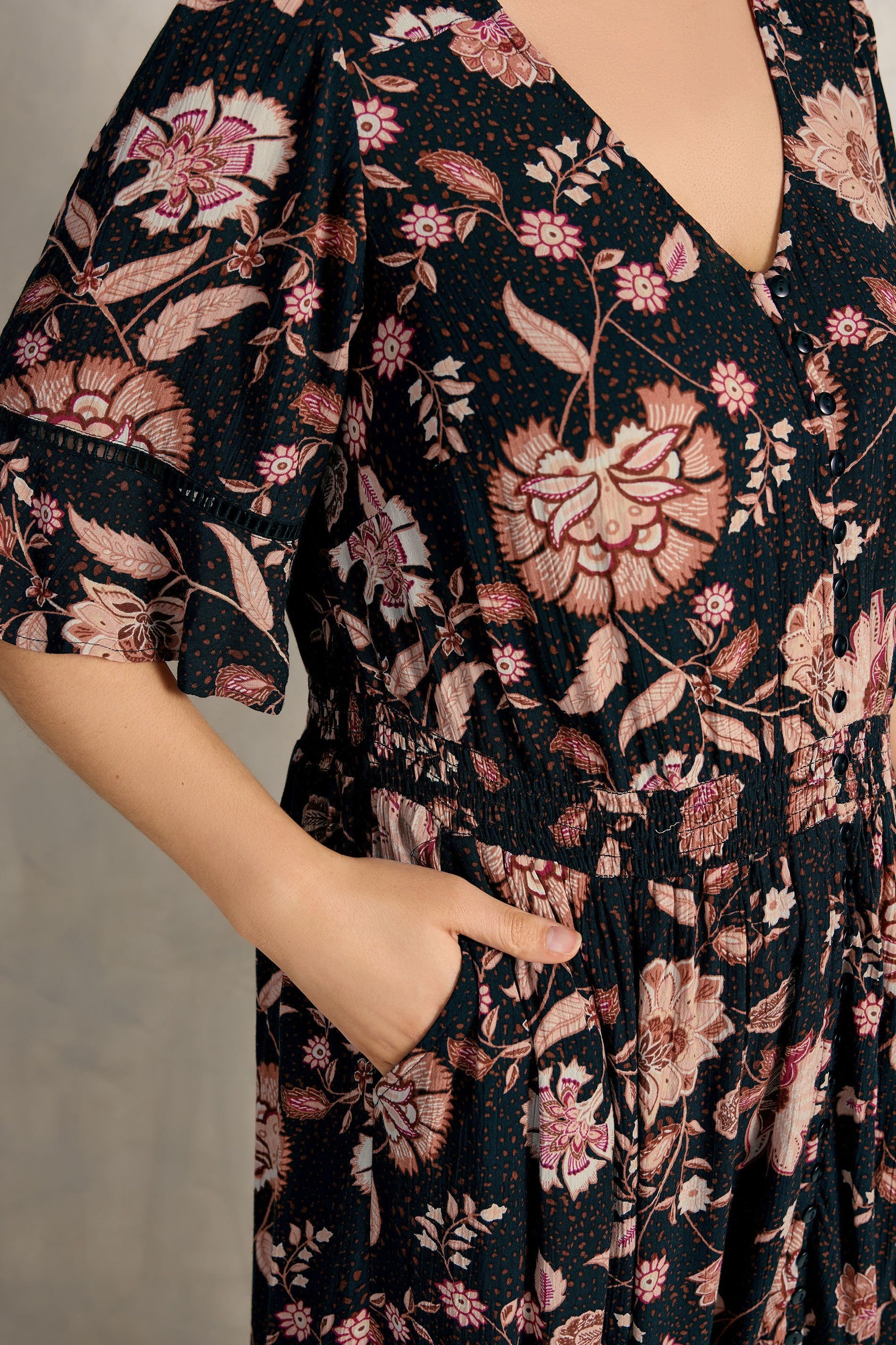 Evans Evans Women's Floral Button Through Maxi Dress in Black - 3