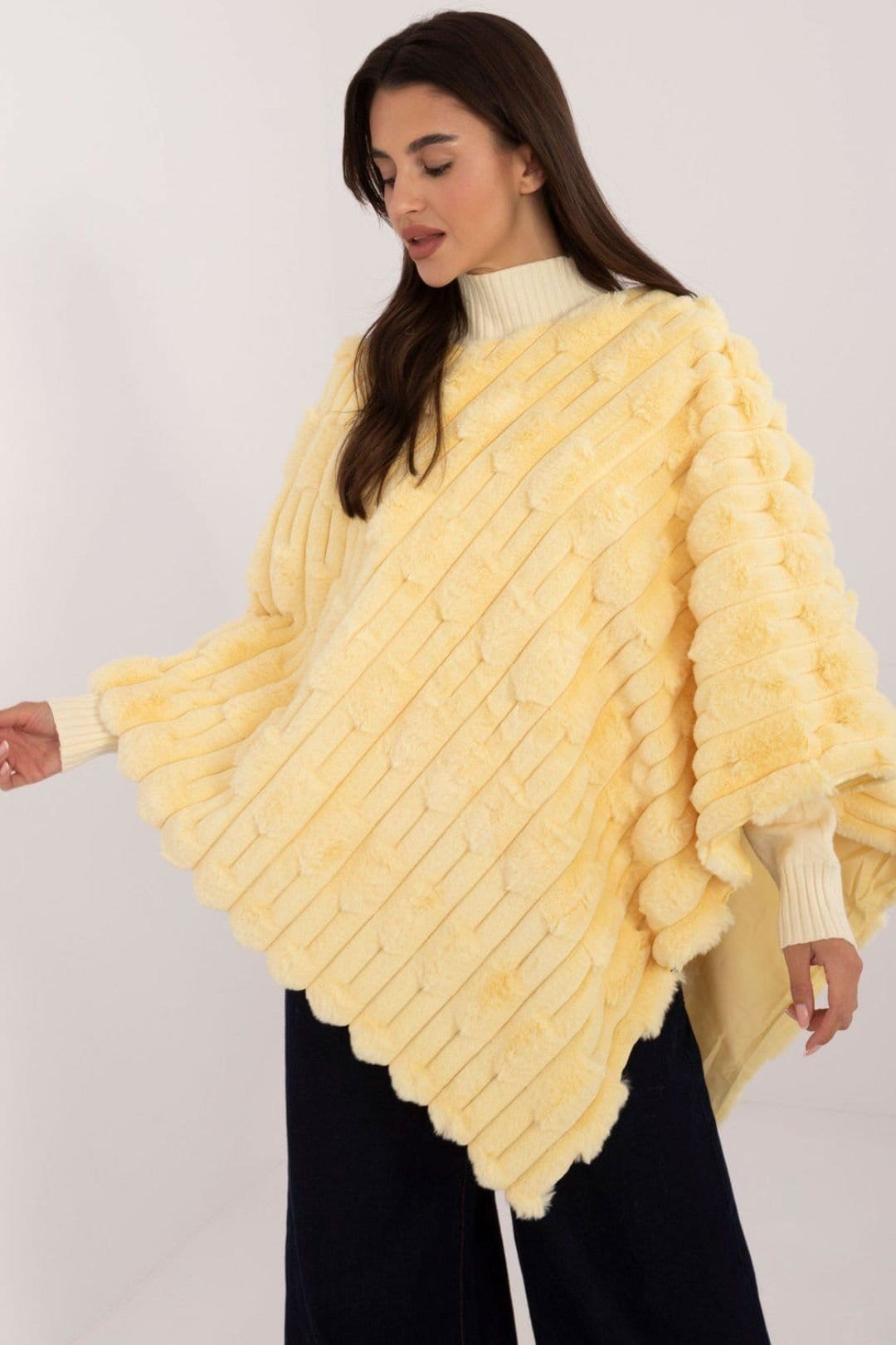 Love Lace Women's Textured Yellow Poncho