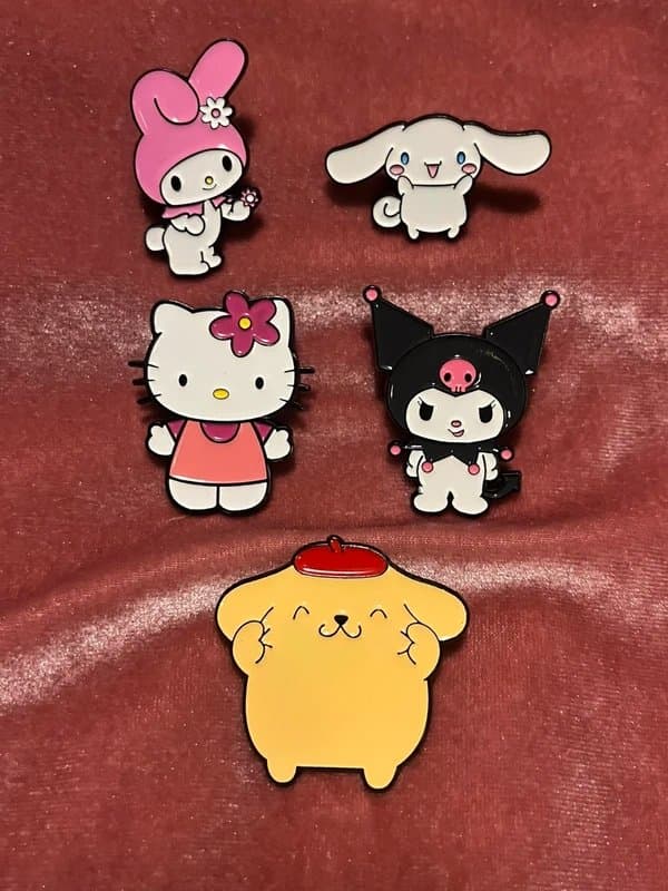 Hello Kitty Set Of 5 Hello Kitty Melody Cinnamoroll Pompompurin Kuromi Collectors Pin Badges