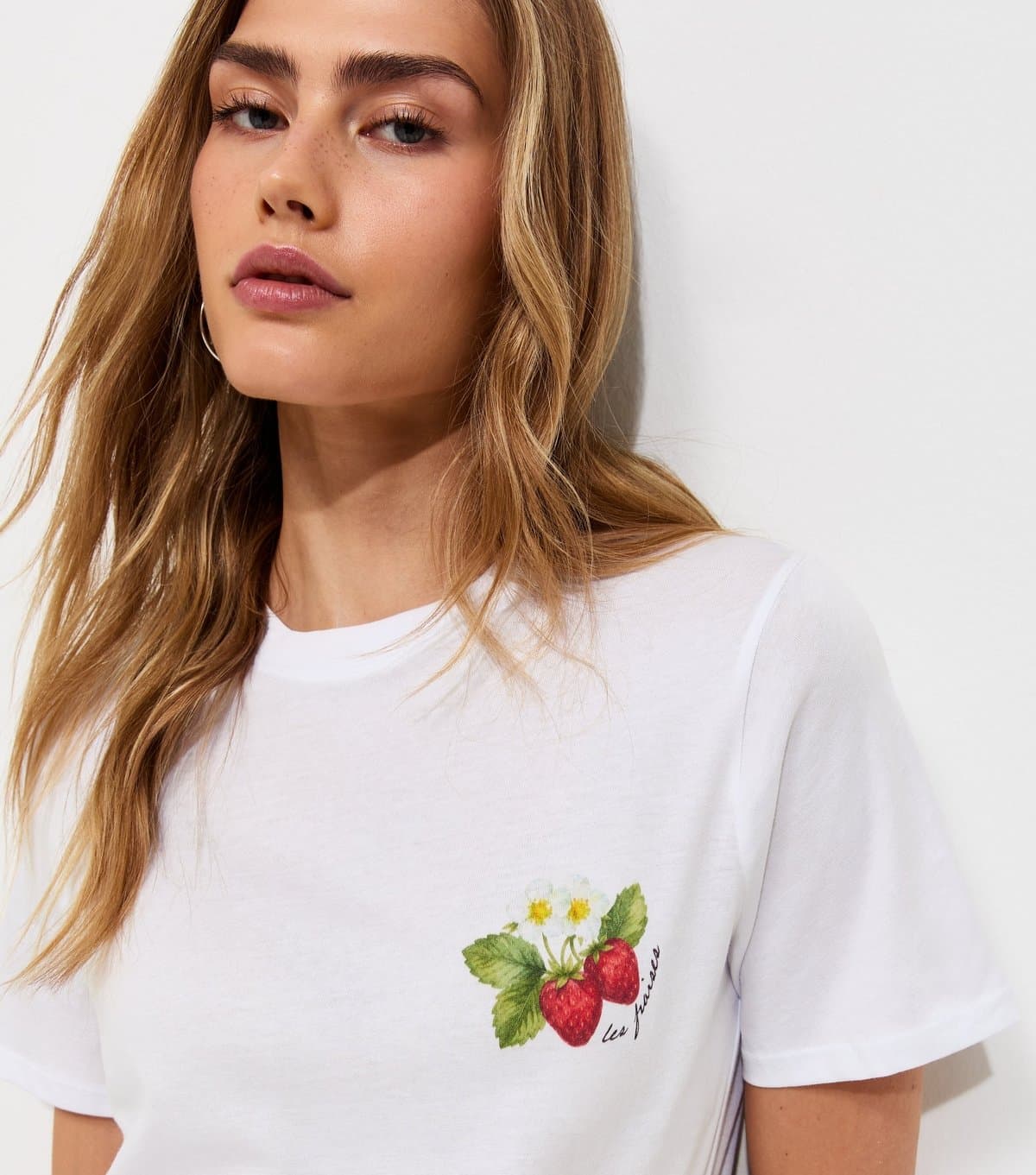 New Look Women's White Cotton Strawberry Print Relaxed T-Shirt New Look
