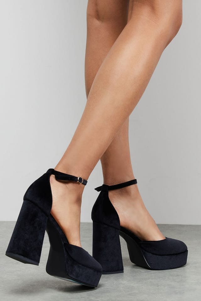Faith Faith Women's : Cadence Velvet Closed Toe Chunky Platform Heeled Shoes in Black - 3