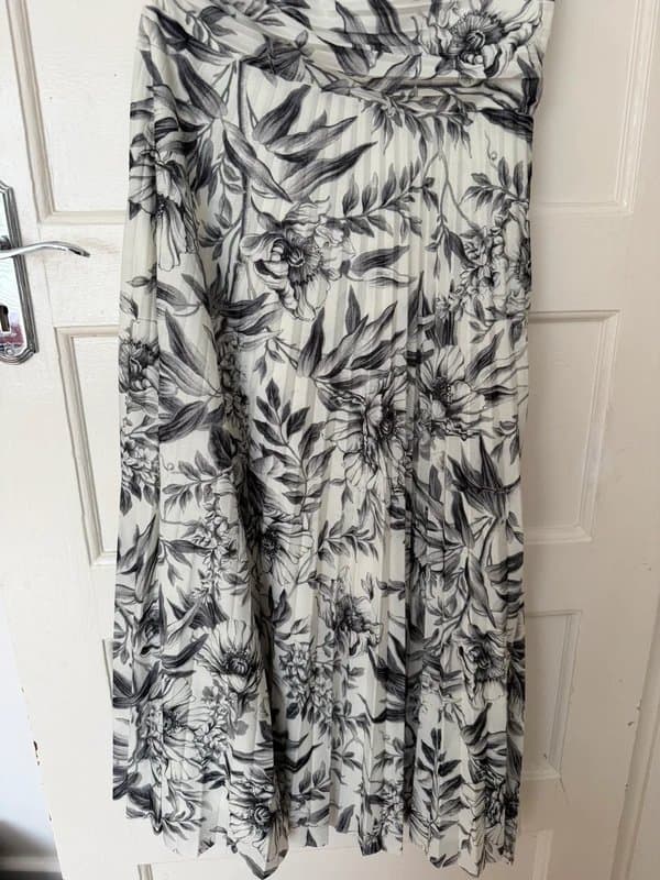 H&M H&M one-shoulder pleated midi dress floral size M