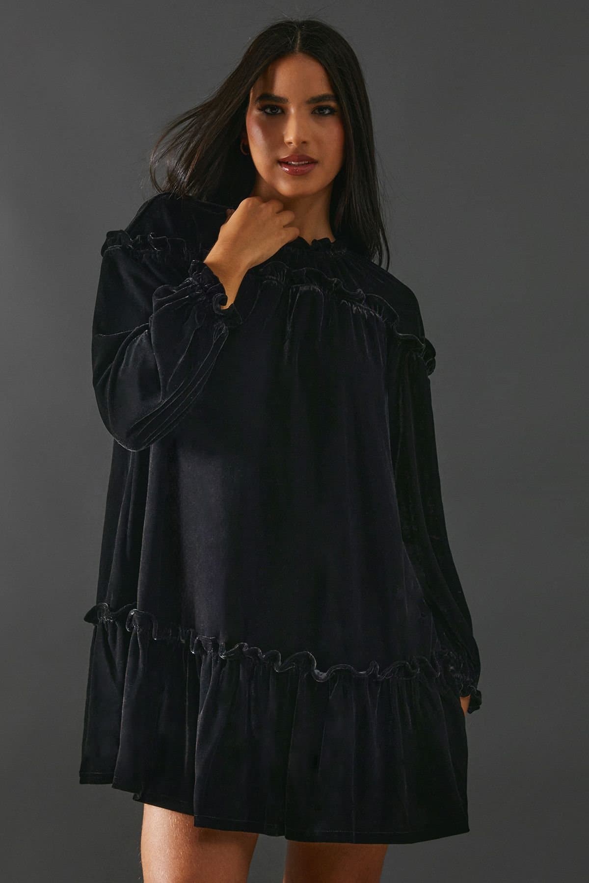 Warehouse Warehouse Women's Smock Tiered Velvet Dress in Black