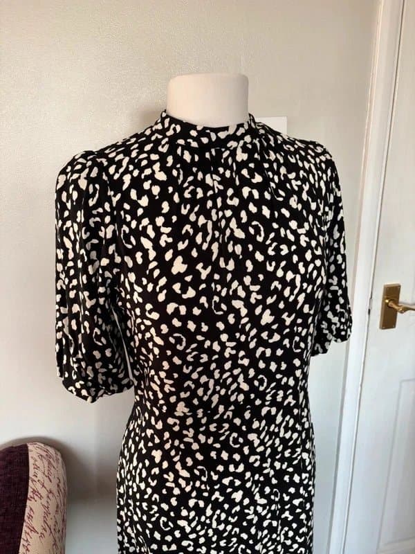 Dorothy Perkins NWOT Dorothy Perkins black & white print dress - size 10