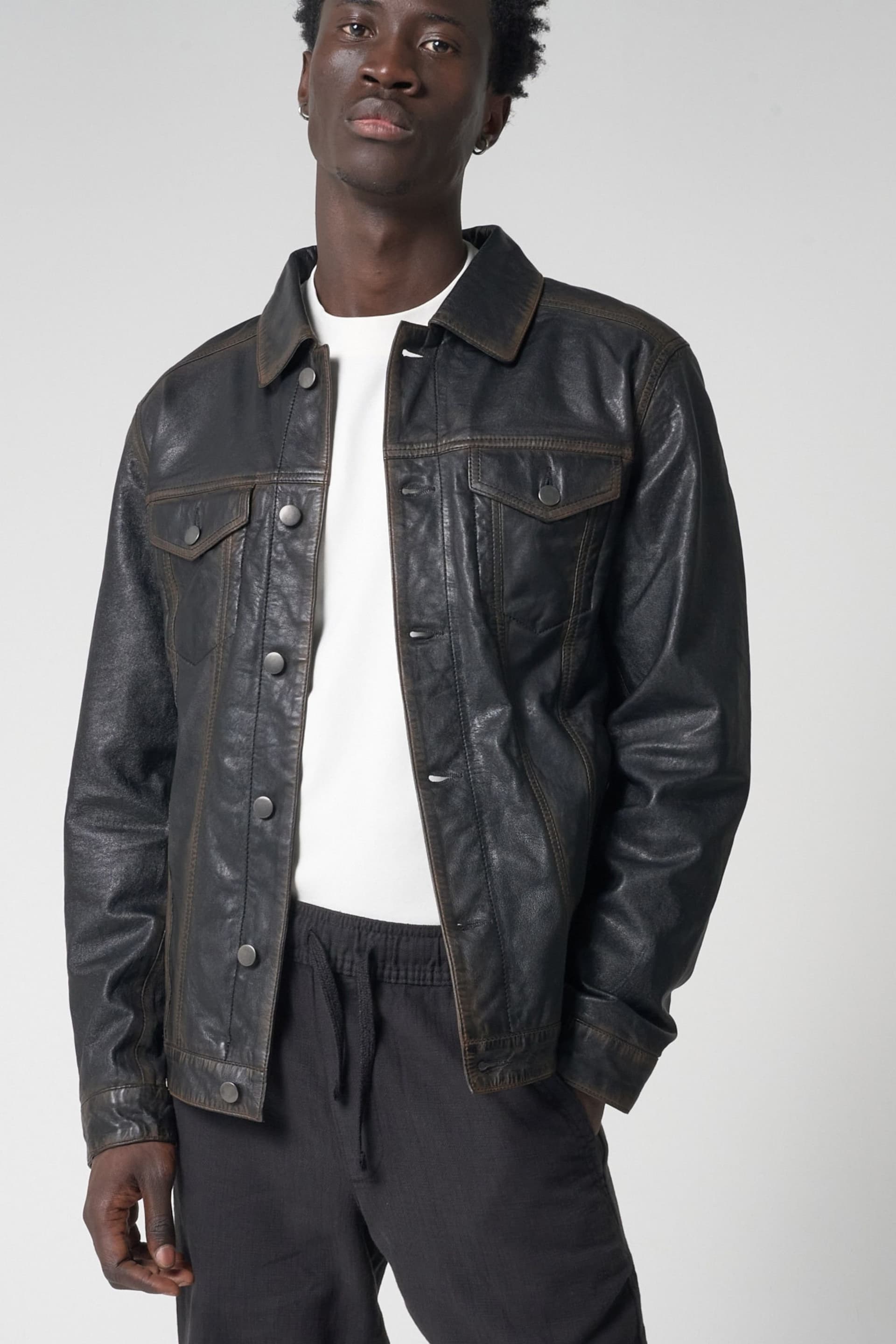 Barneys Originals Barneys Originals Men's Real Leather Trucker Jacket in Black