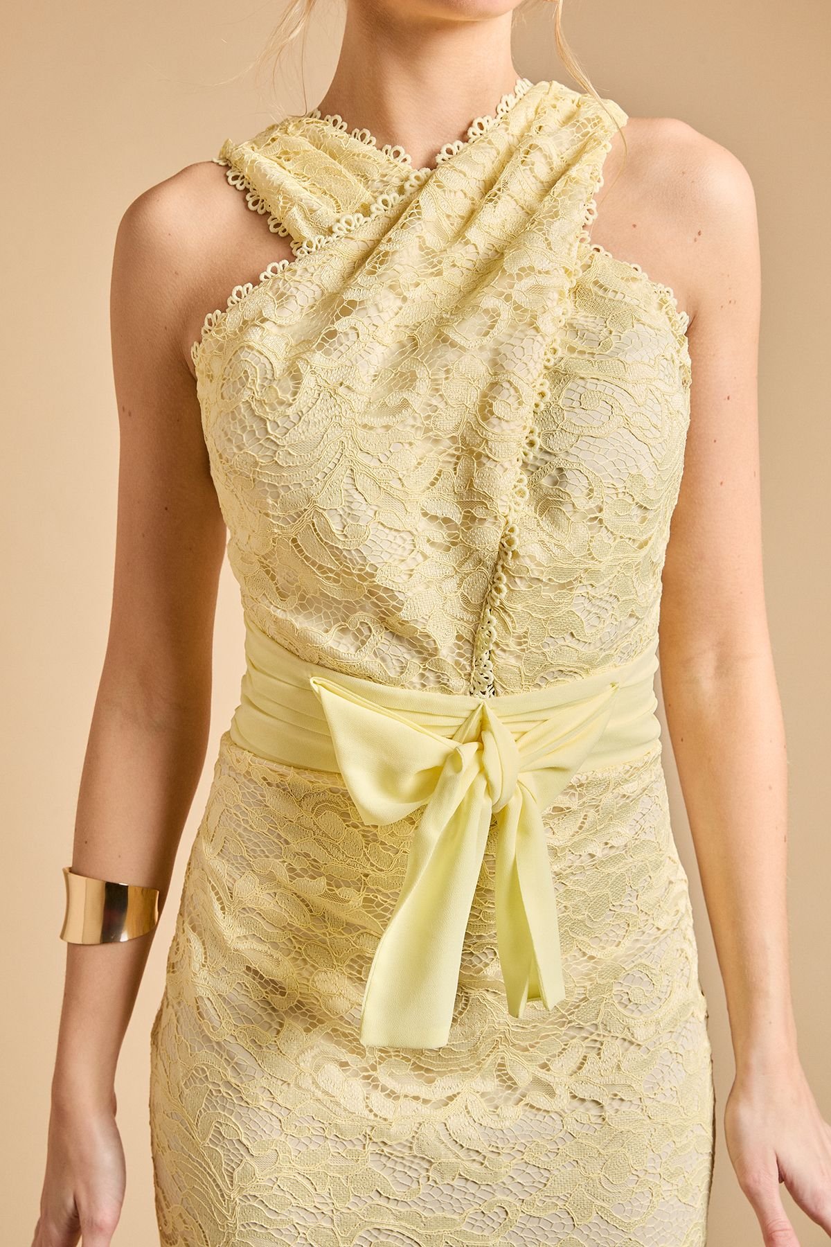 Oasis Oasis Women's Embroidered Mesh Lace Halterneck Midi Dress in Chartreuse - 4