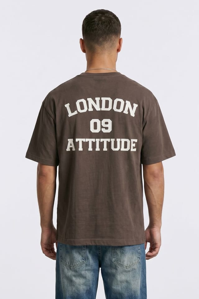 LONDON ATTITUDE LONDON ATTITUDE Men's Oversized Heavyweight T-Shirt with Varsity Back Print in Chocolate - 3