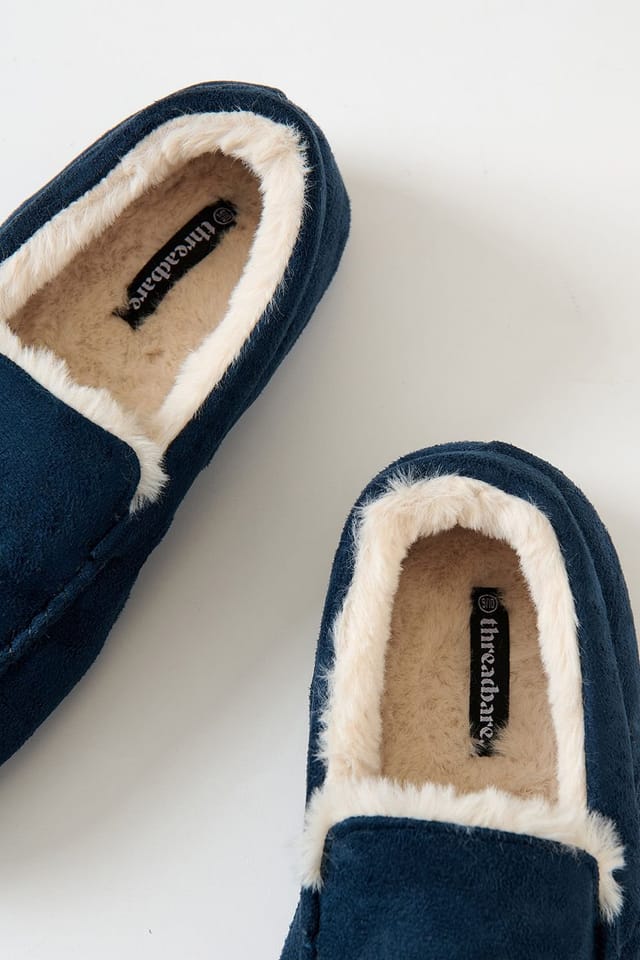 Threadbare Threadbare Men's Faux Suede Faux Fur Lined Moccasin Slippers in Navy - 2