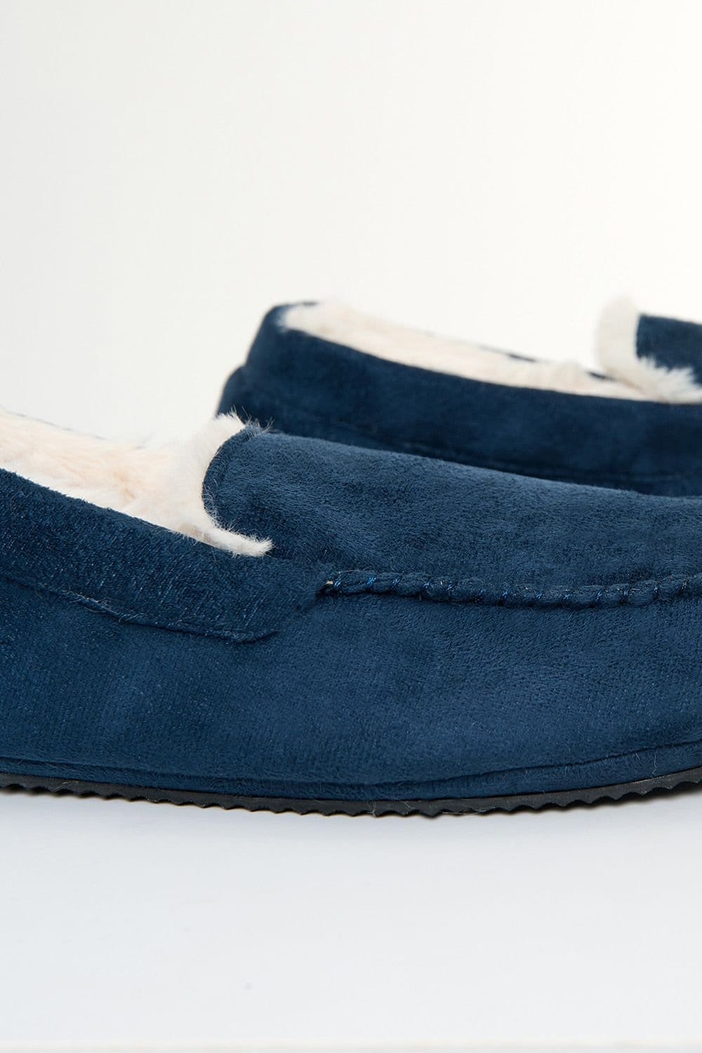 Threadbare Threadbare Men's Faux Suede Faux Fur Lined Moccasin Slippers in Navy - 4
