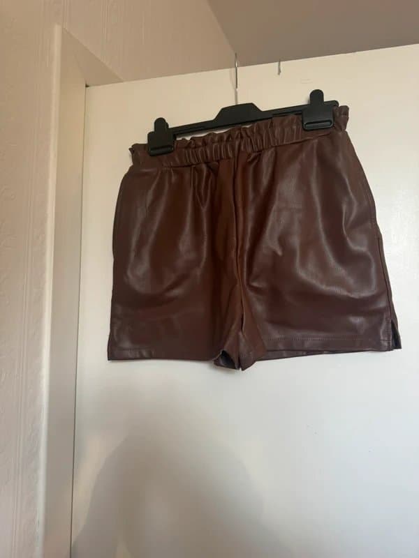 ASOS ASOS design leather look shorts