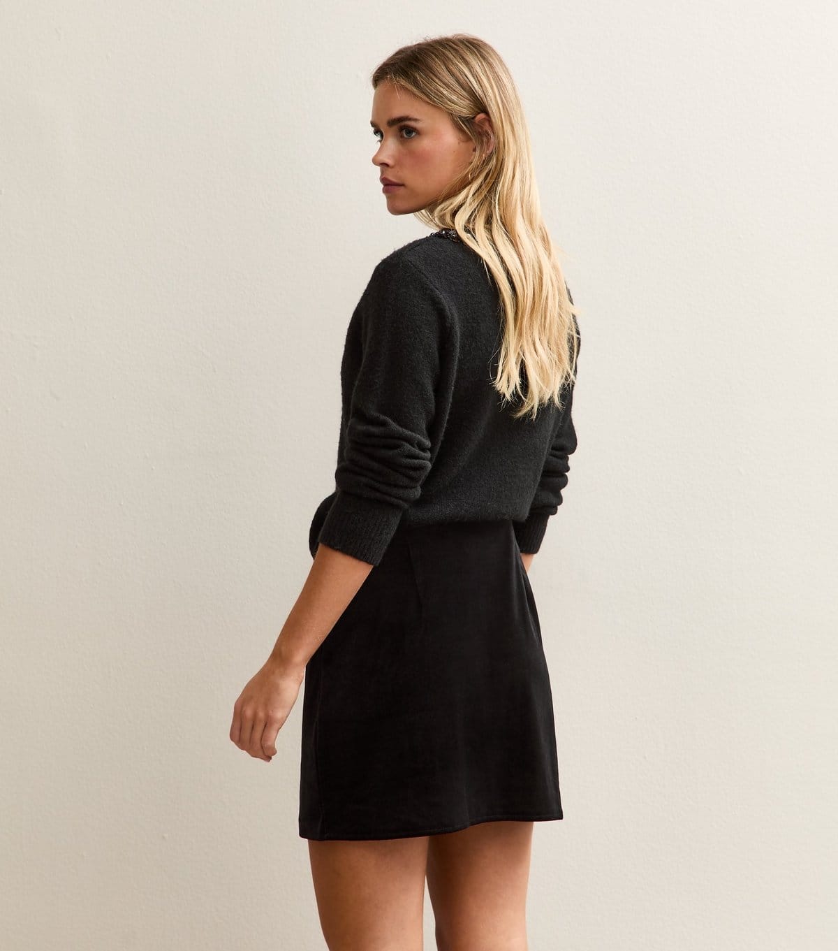 New Look Women's Petite Black Velvet Split Mini Skirt New Look - 4