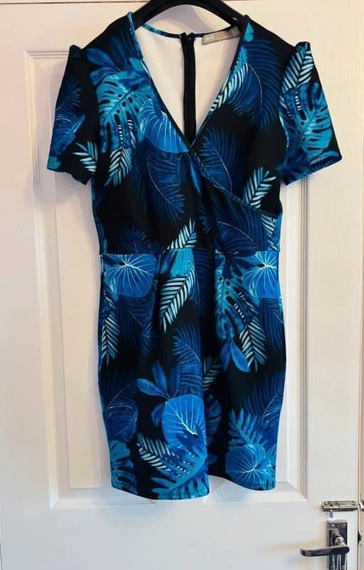 ASOS ASOS plunge knee length wedding part holiday dress 14 same day post