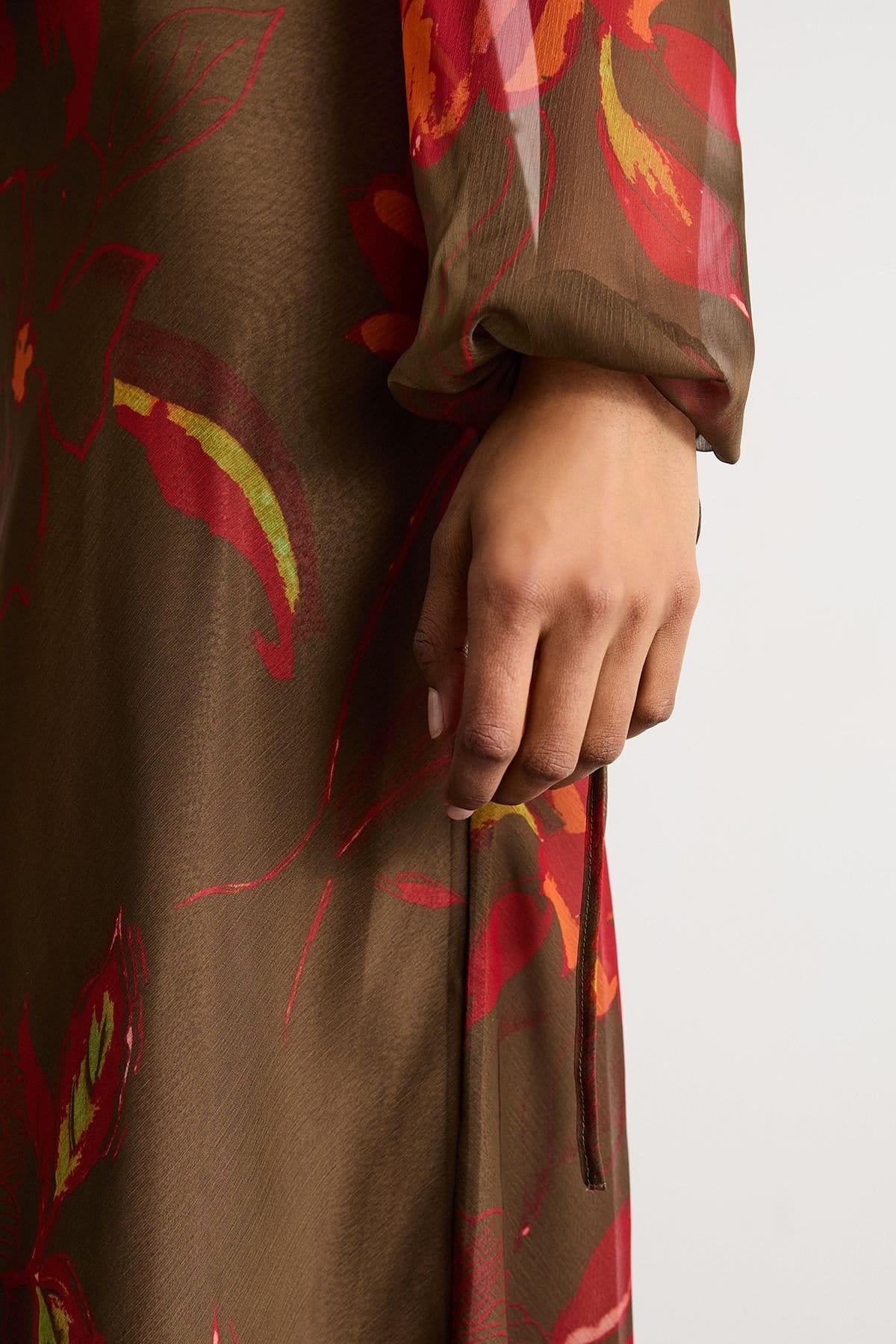 Warehouse Warehouse Women's Printed Shoulder Pad V Neck Tie Detail Midi Dress in Brown - 4