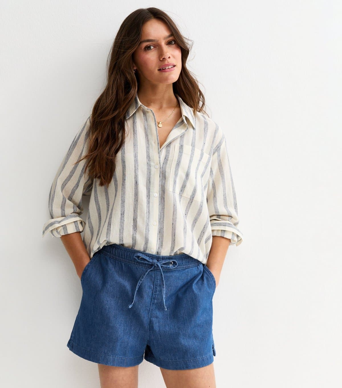 New Look Women's Petite Mid Blue Wash Chambray Pull On Shorts New Look