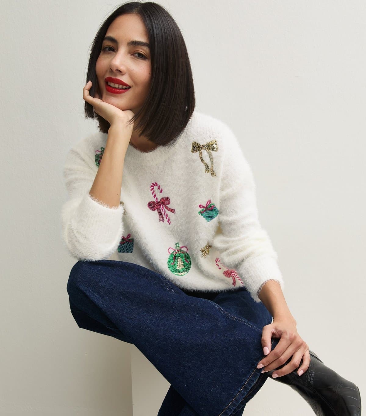 New Look Women's White Fluffy Xmas Appliqué Crew Neck Jumper New Look