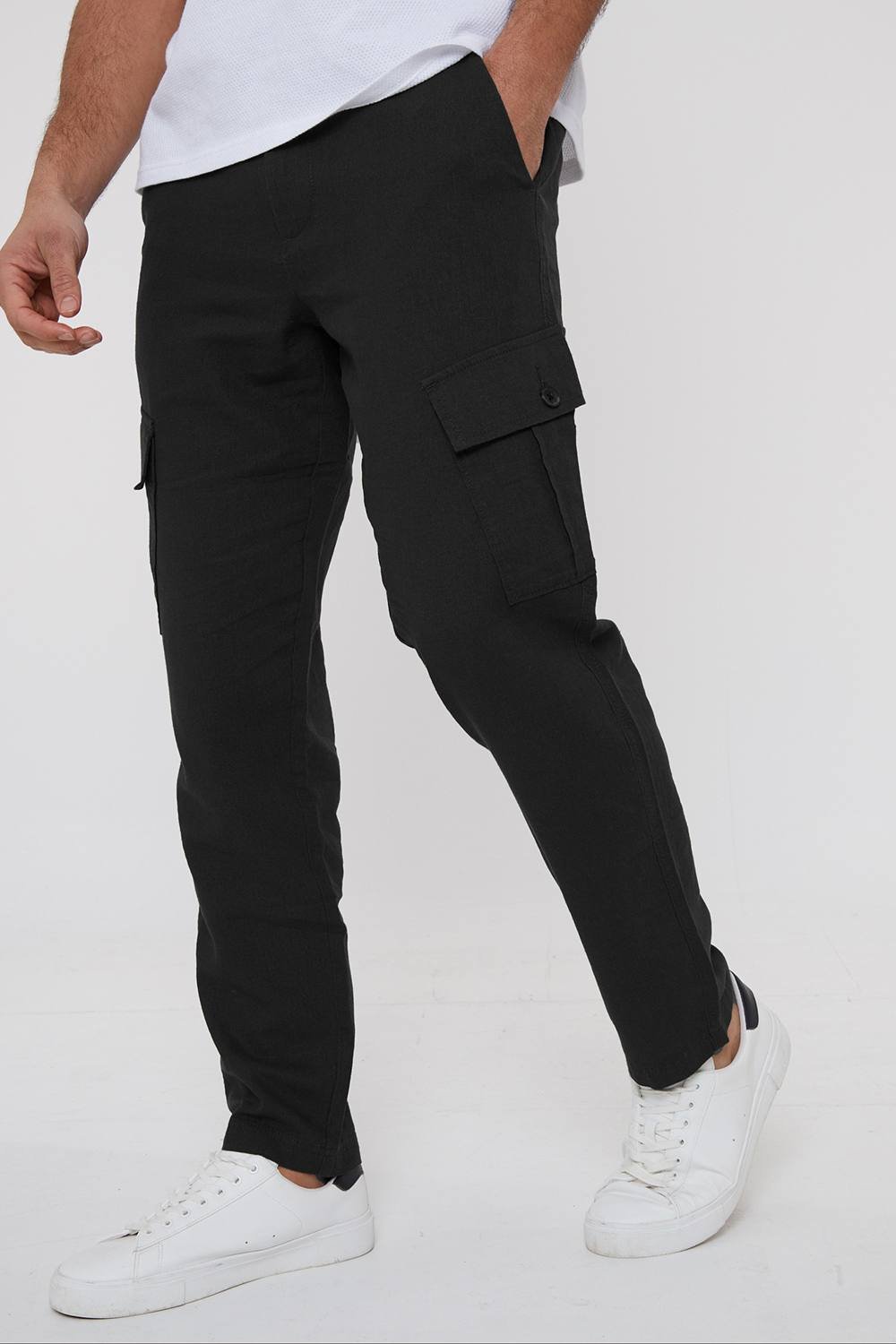 Threadbare Threadbare Men's 'Ramsay' Linen Blend Cargo Trousers in Black - 2