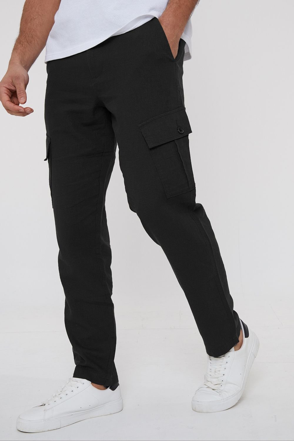 Threadbare Threadbare Men's 'Ramsay' Linen Blend Cargo Trousers in Black - 3