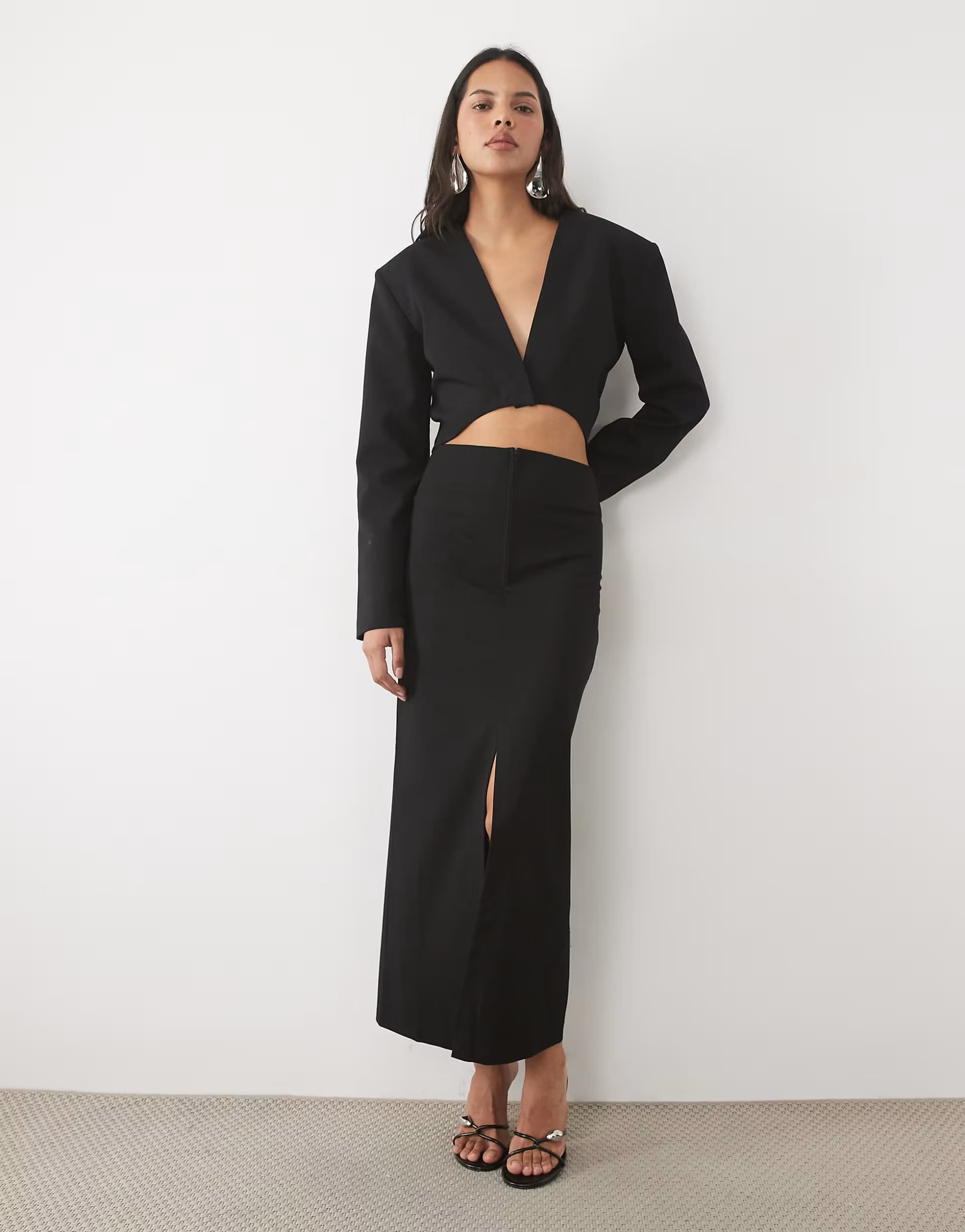 ASOS ASOS DESIGN crop plunge blazer in black