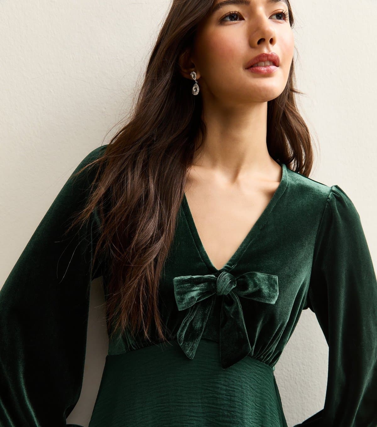 New Look Women's Dark Green Long Sleeve Velvet Bow Front Mini Dress New Look