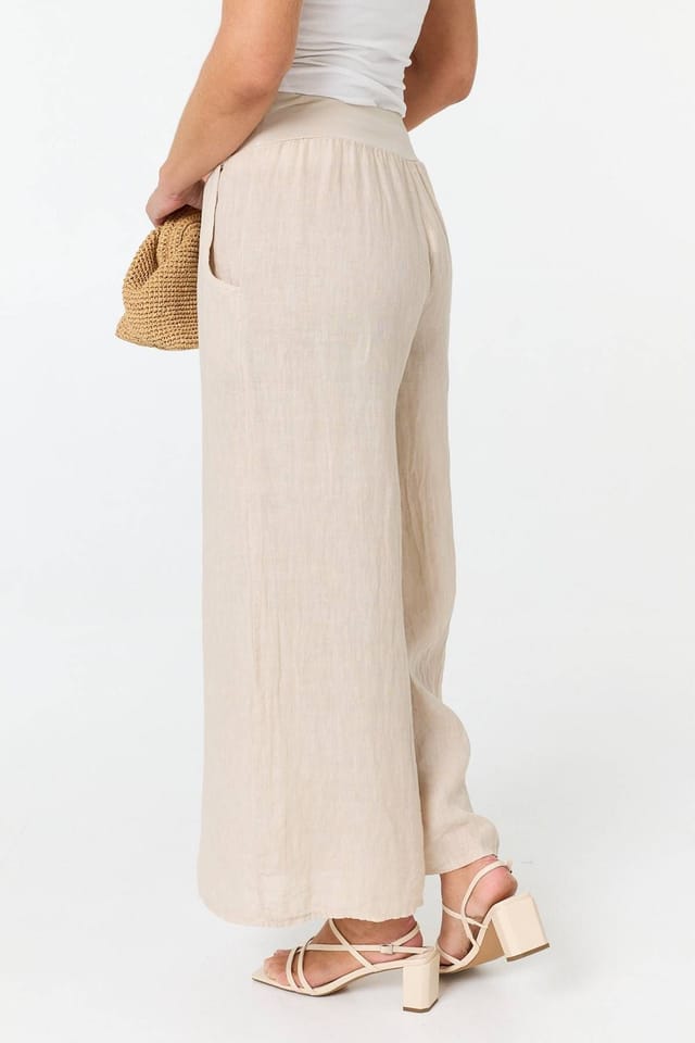 Izabel London Izabel London Women's High Waist Relaxed Flared Trousers in Beige - 2