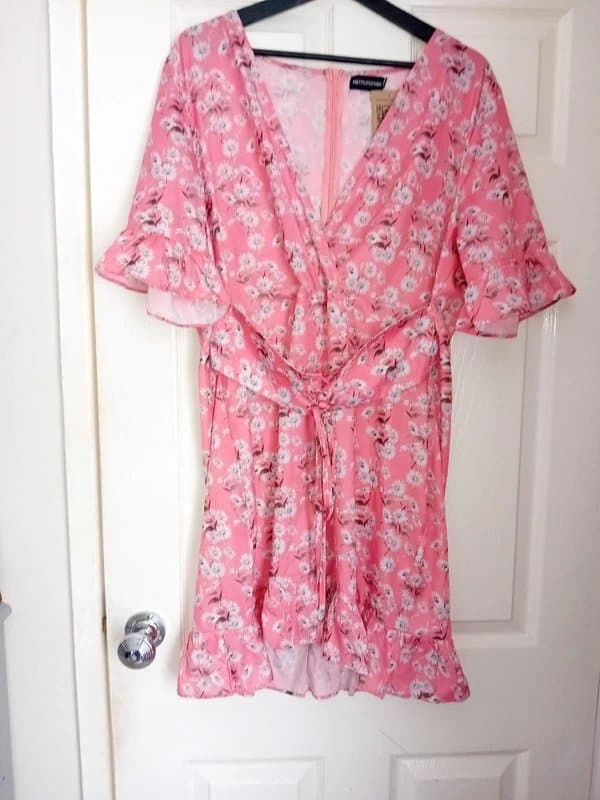 PrettyLittleThing Pretty little thing pink floral dress