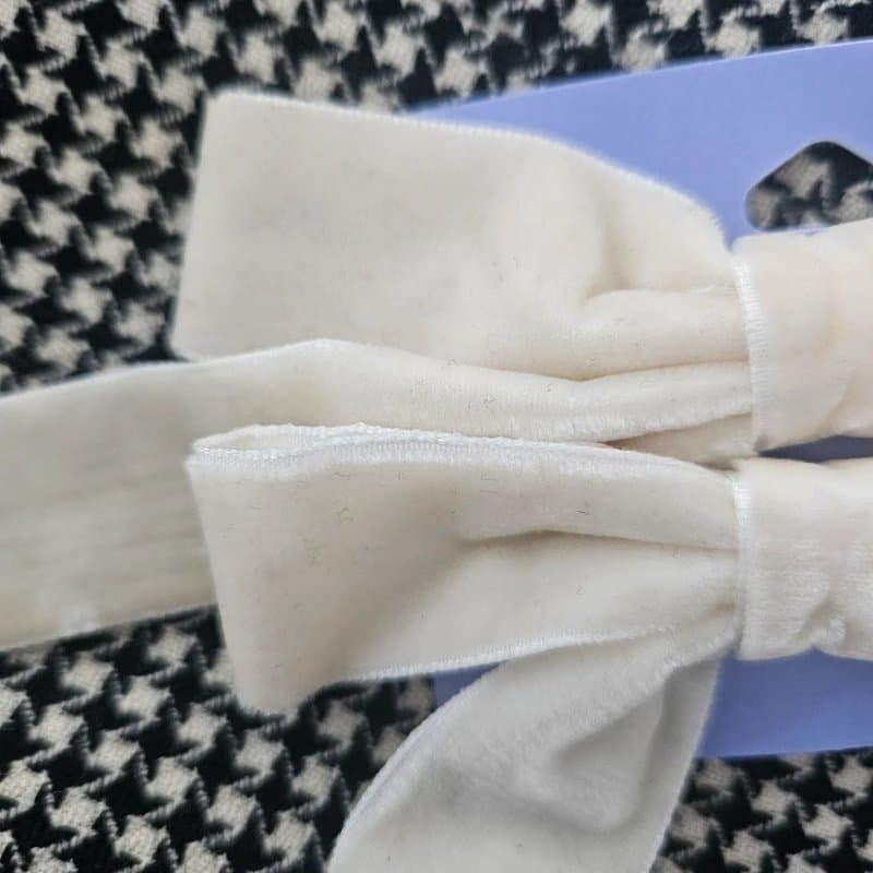 Claires Velvet 2 Hair Slider Bows (May Be Imperfect)