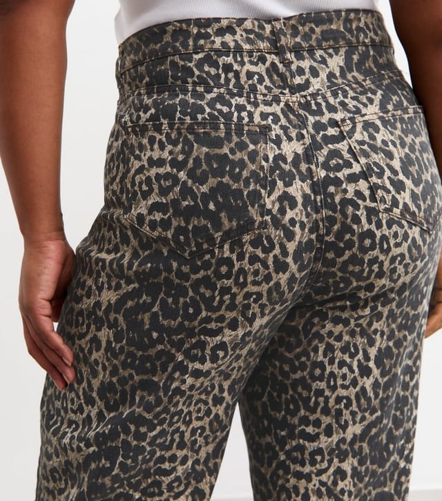 New Look Women's Plus Size Brown Leopard Print Wide Leg Jeans Curves New Look - 2