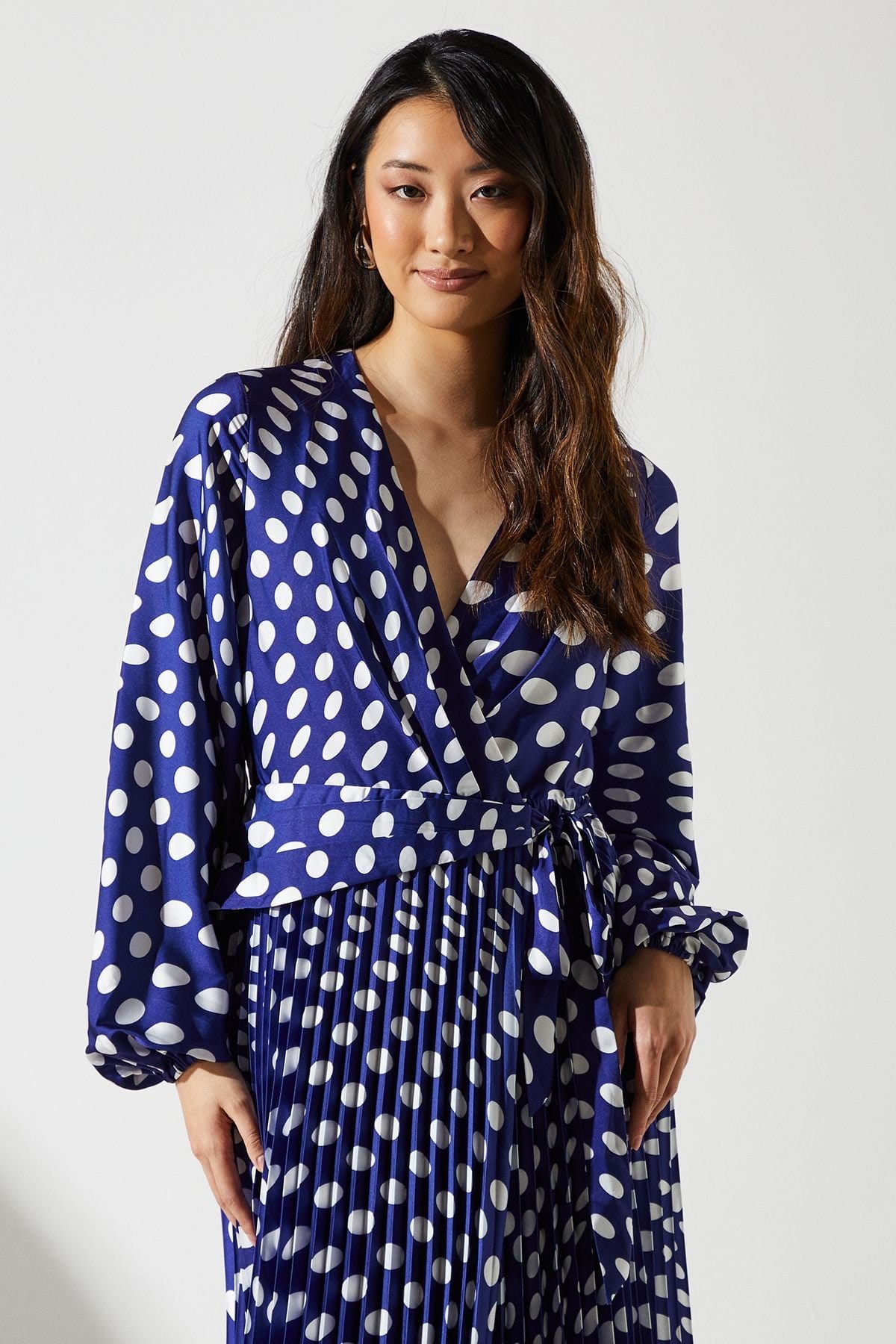 Coast Coast Women's Pleat Wrap Dress in Navy - 4