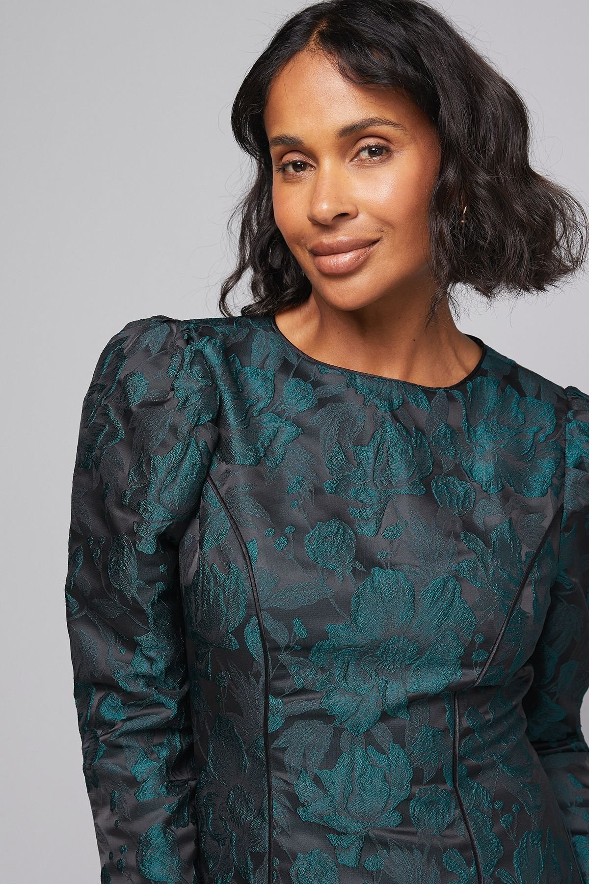 Wallis Wallis Women's Floral Jacquard Puff Sleeve Shift Dress in Green - 4