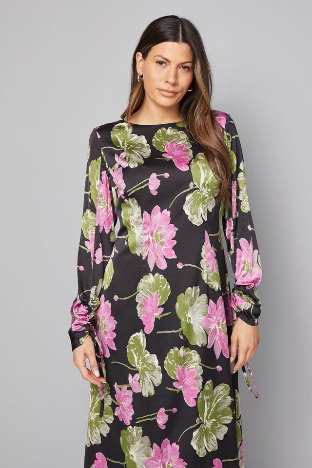 Wallis Wallis Women's Floral Ruched Sleeve Midi Dress in Black - 2