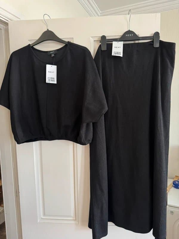 Next Next skirts and top co-ord set Uk 18/20 new with tags. Pockets. Stretch. Black