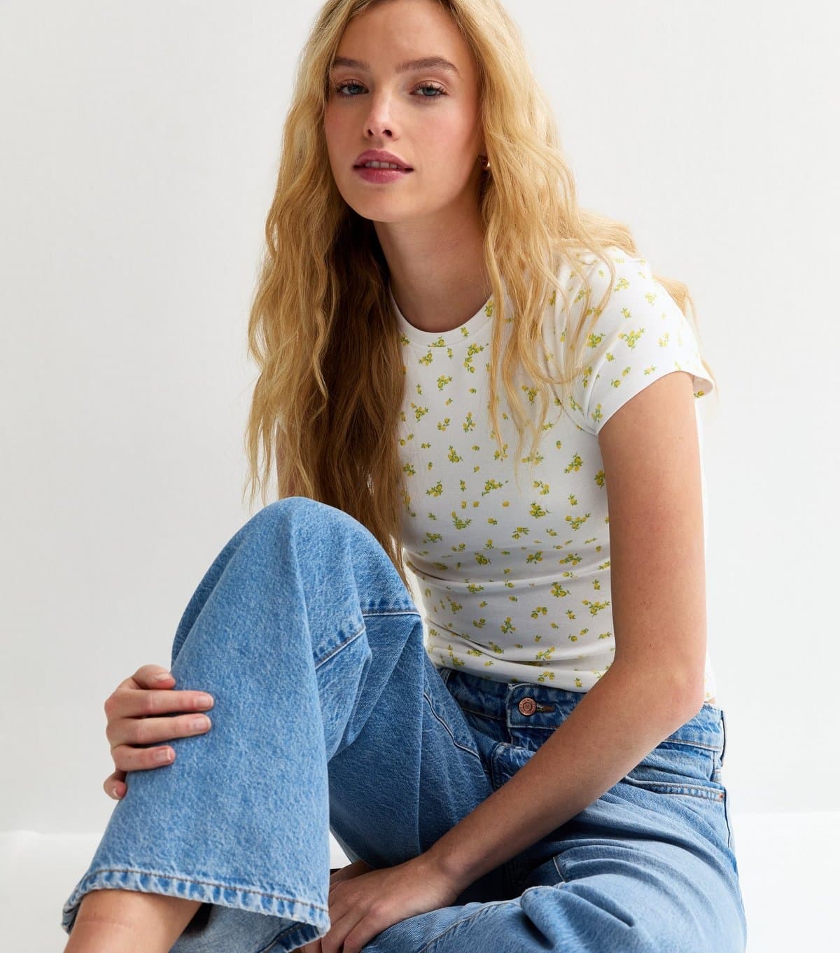 New Look Women's White Ditsy Floral Print T-Shirt New Look