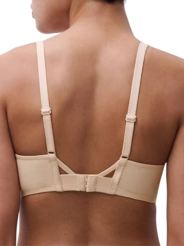 Chantelle Chantelle Women's Play Plunge T-Shirt Bra in Beige - 2