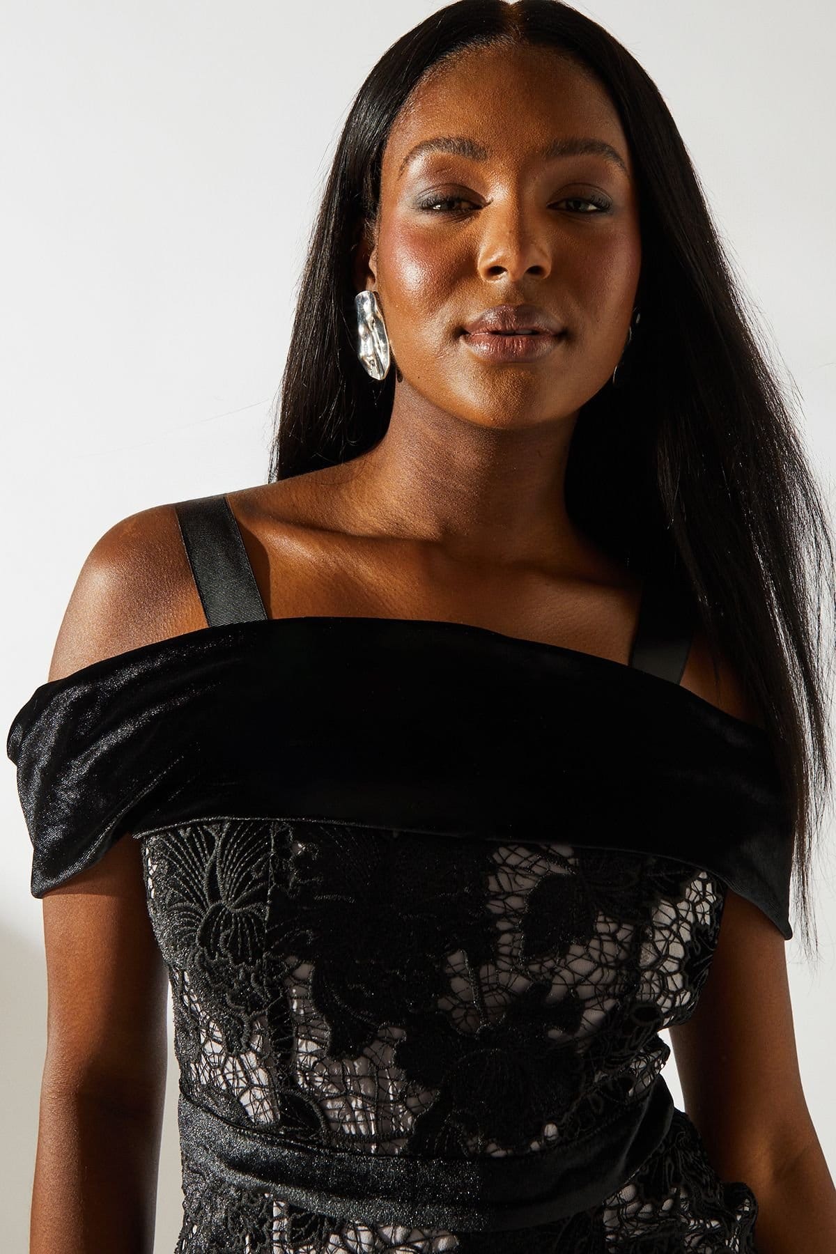 Coast Coast Women's Bardot Detail Velvet Lace Pencil Dress With Contrast Lining in Black - 4