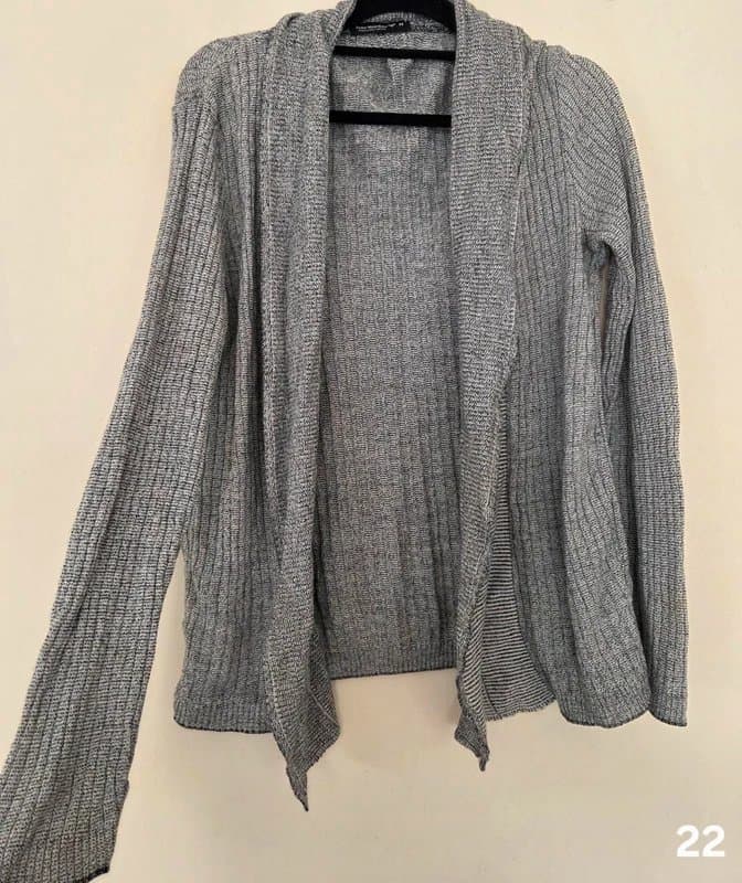 Cedar Wood State Ladies medium Grey Ribbed Knit Cardigan jumper cedar wood state