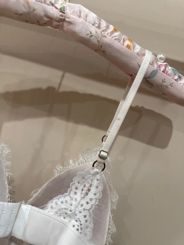 Topshop Topshop us size 6 uk size 10 white lace bra