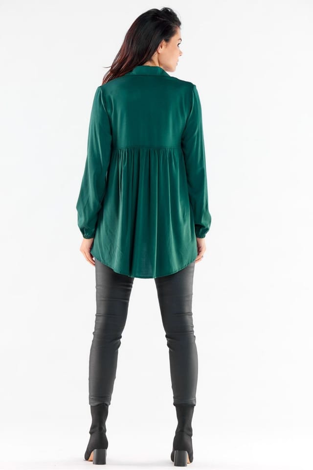 Love Lace Love Lace Women's Long Sleeve Shirt With Extended Back in Green - 3