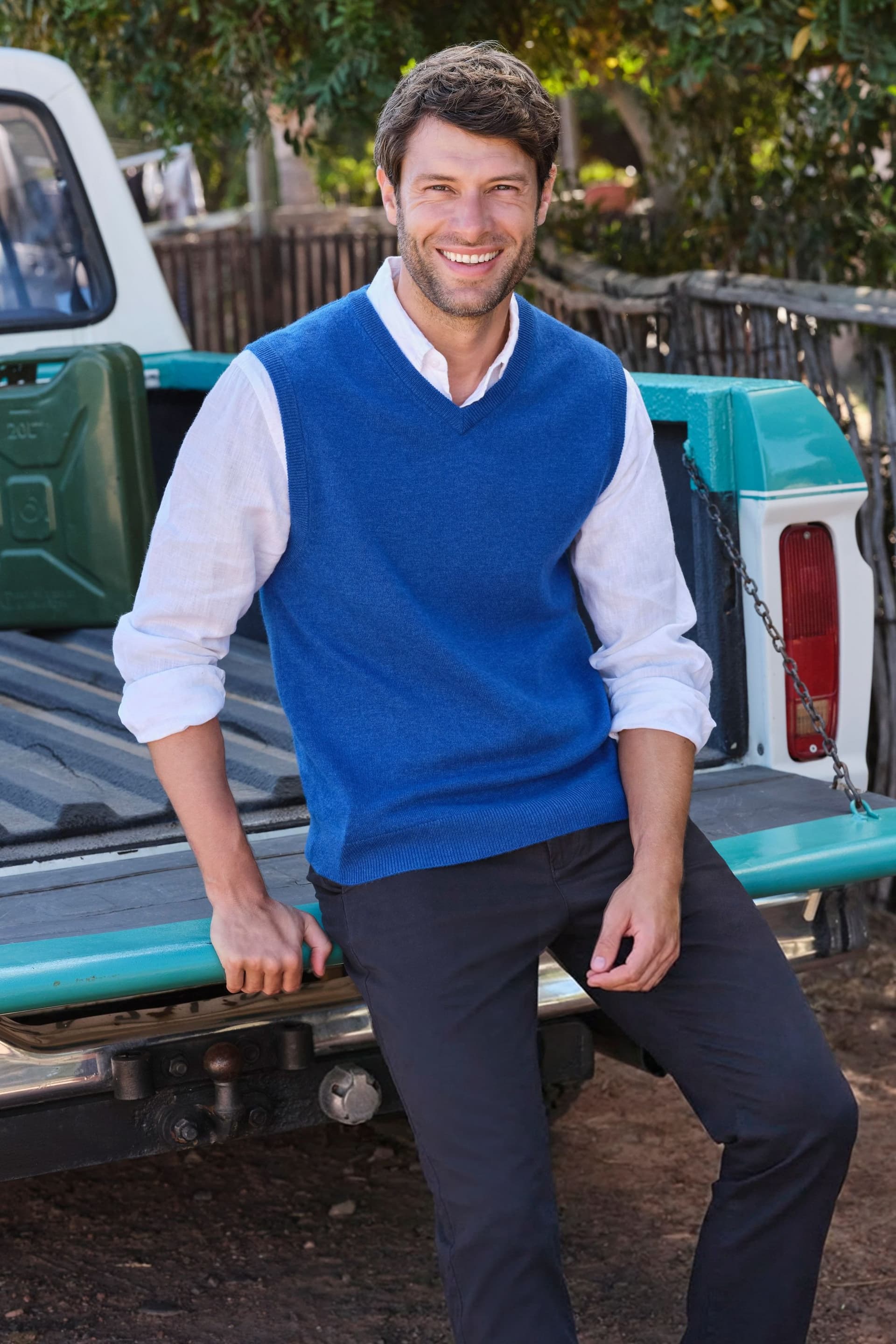 WoolOvers WoolOvers Men's Cashmere & Merino Slipover in Bright Blue