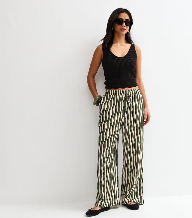 New Look Women's Petite Khaki Wave Crinkle Jersey Wide Leg Trousers New Look - 2